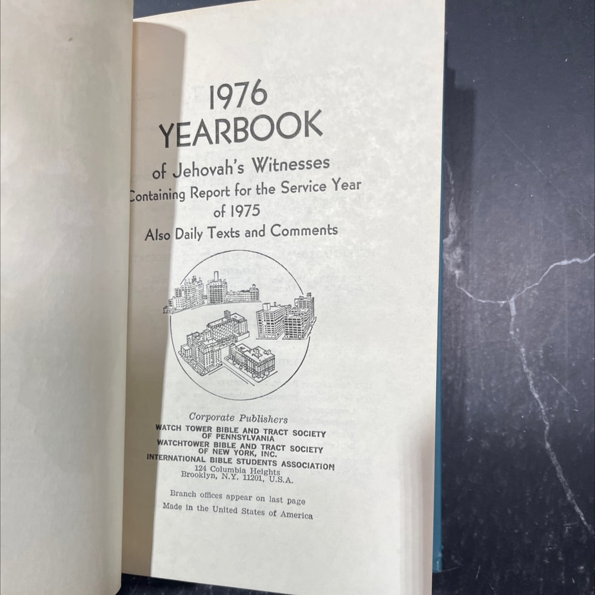 1976 yearbook of jehovah's witnesses containing report for the service year of 1975 also daily texts and comments book, image 2