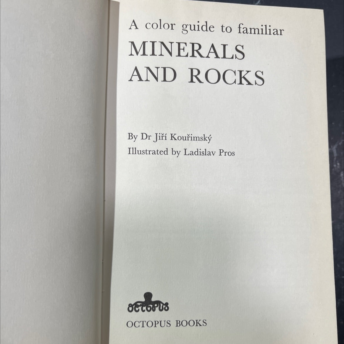 a color guide to familiar minerals and rocks book, by dr jiří kouřimský, 1975 Hardcover image 2