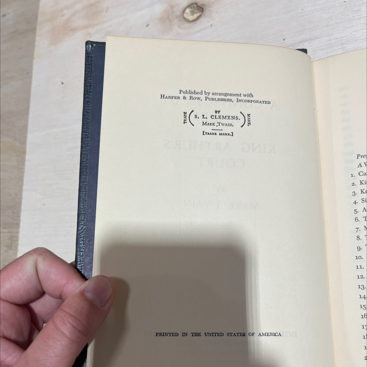 a connecticut yankee in king arthur's court book, by mark twain, 1970 Hardcover image 3