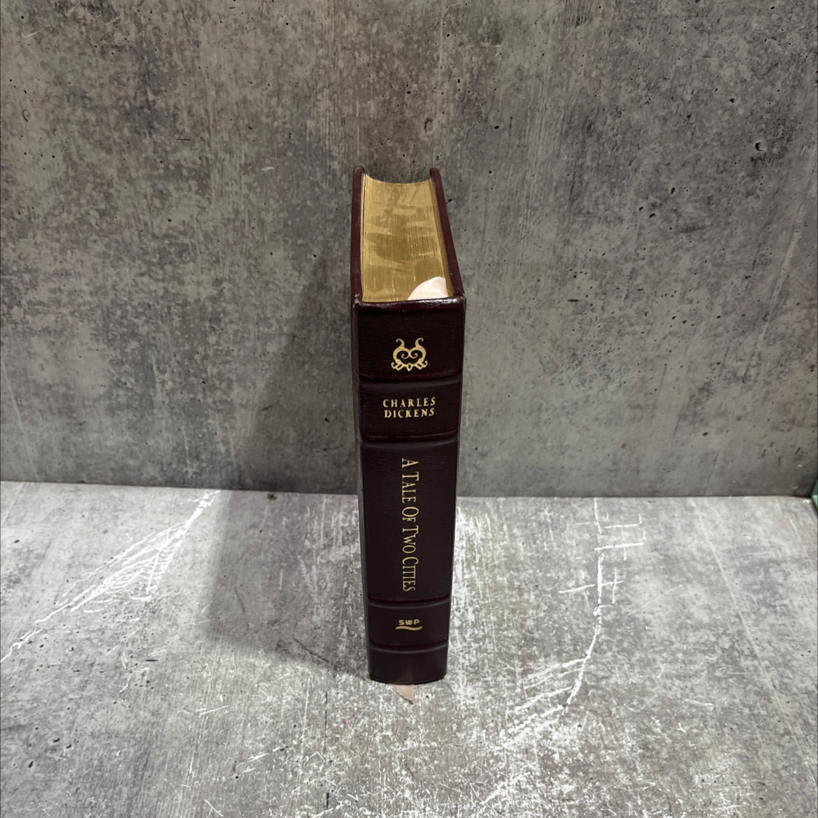 a tale of two cities book, by charles dickens, 1999 Leather image 4