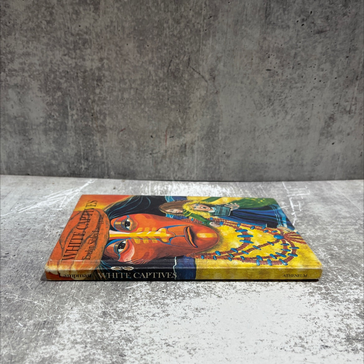 a white captives book, by evelyn sibley lampman, 1975 Hardcover image 4