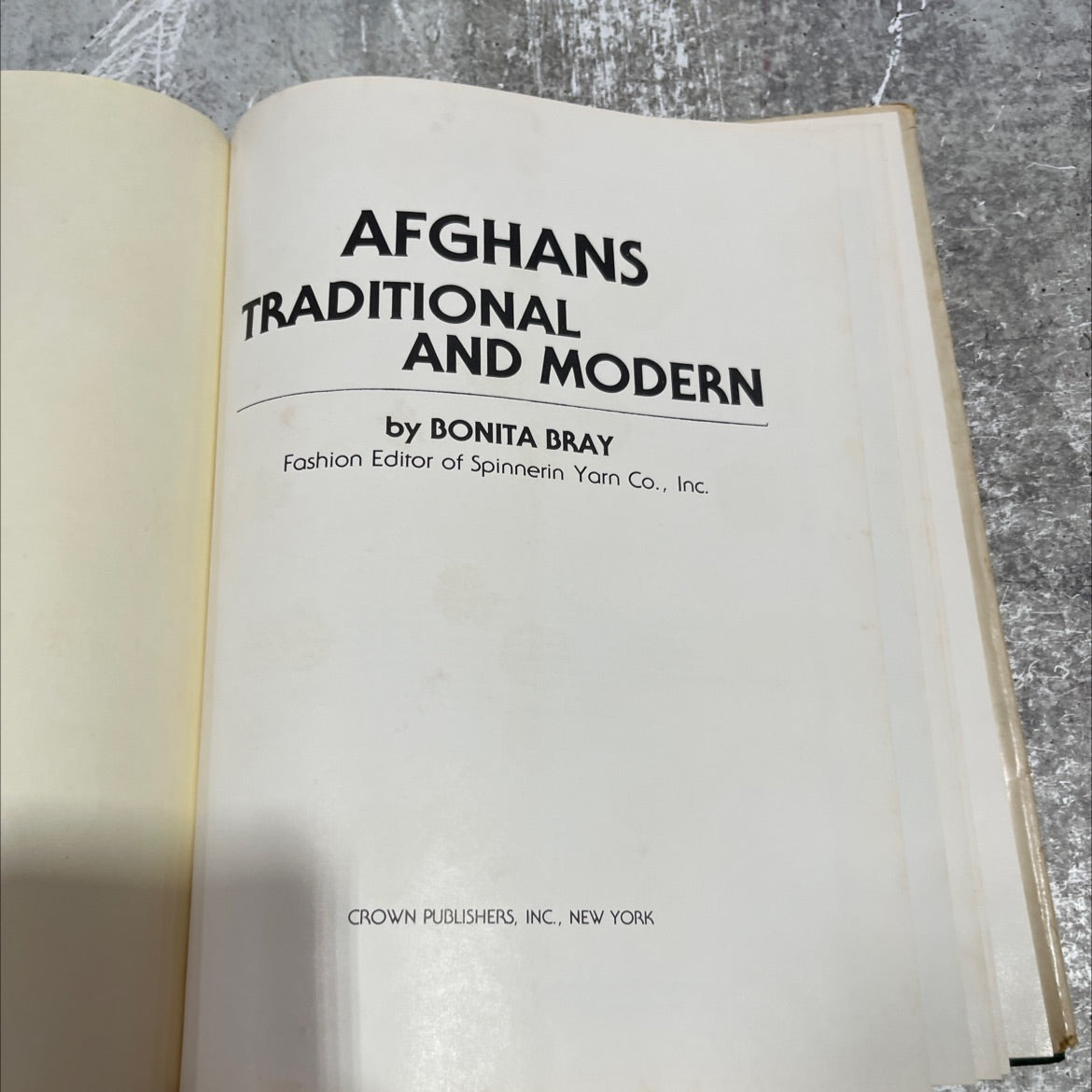 afghans traditional and modern book, by bonita bray, 1977 Hardcover image 2
