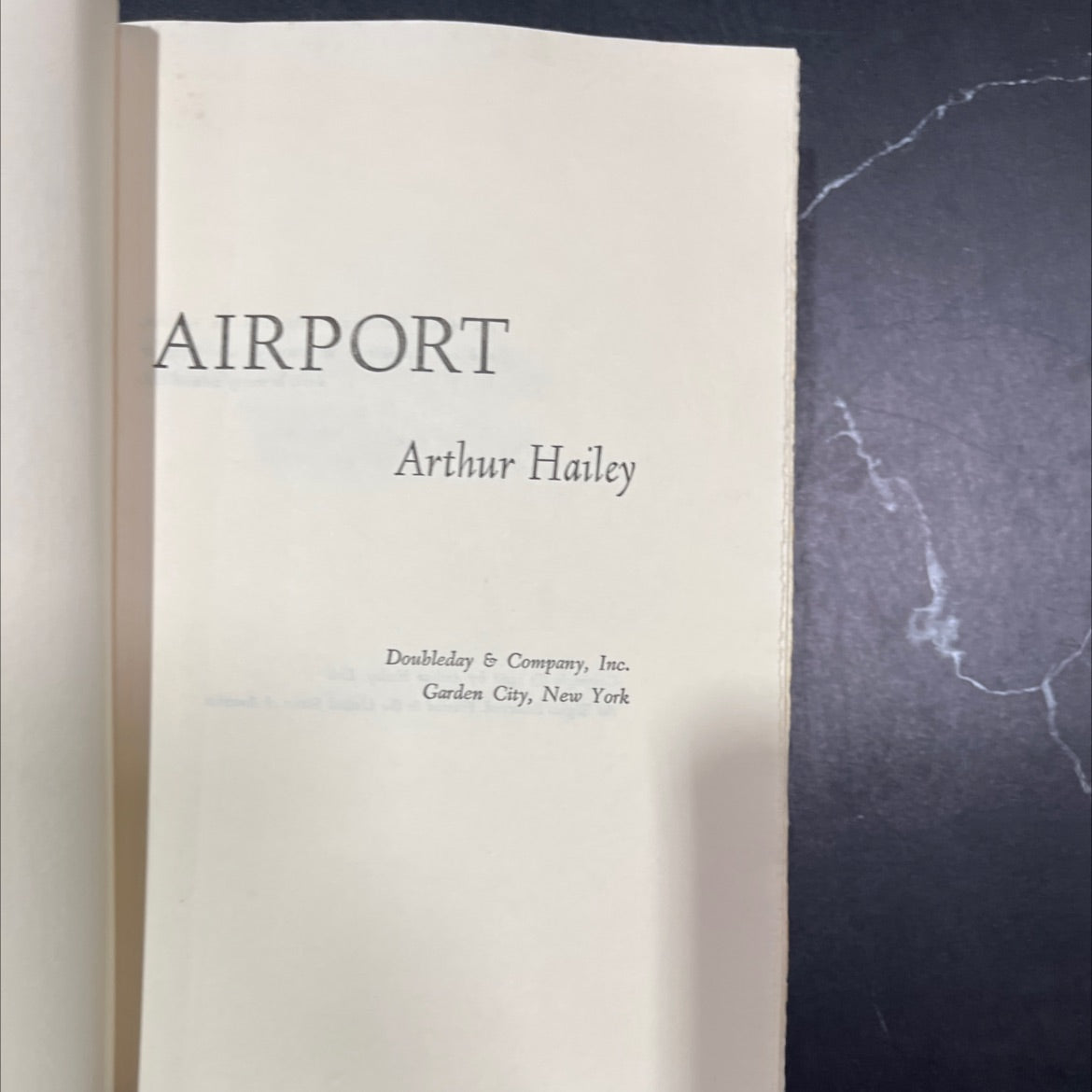 airport book, by Arthur Hailey, 1968 Hardcover, Heavily Used image 2