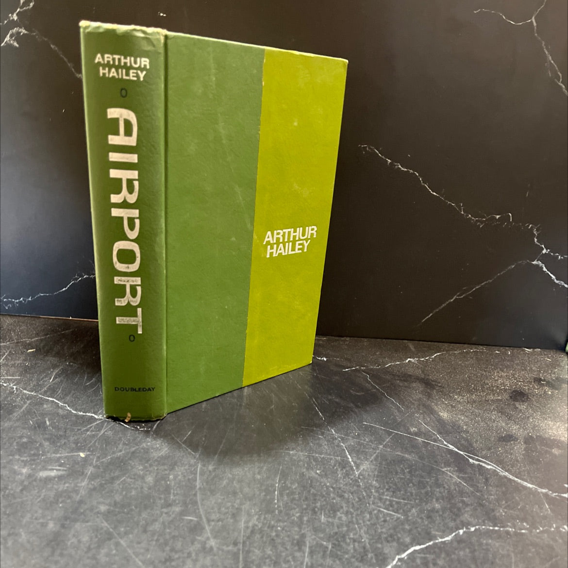 airport book, by Arthur Hailey, 1968 Hardcover, Heavily Used image 1