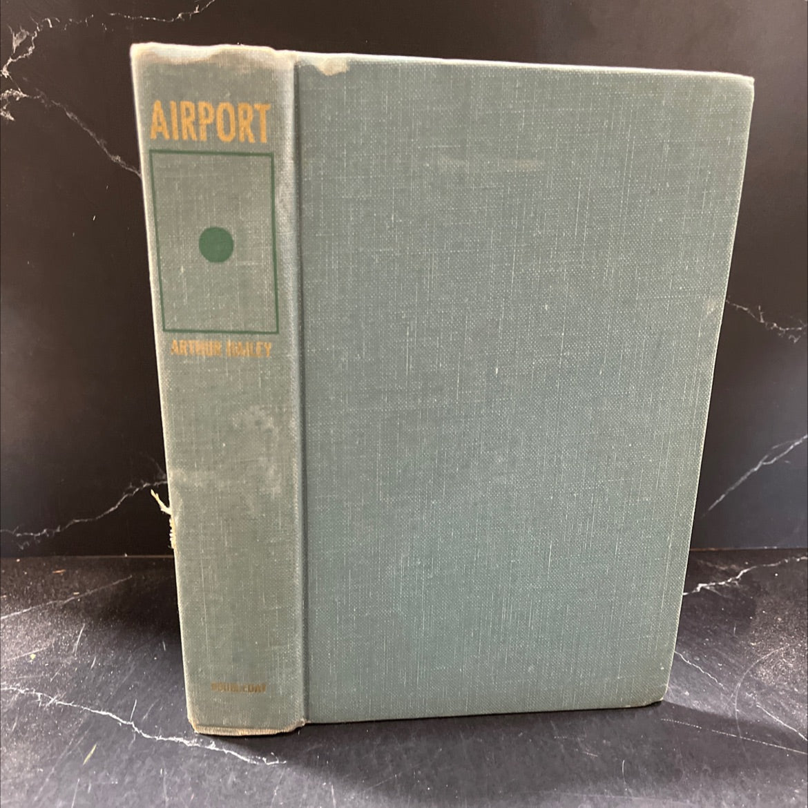 airport book, by Arthur Hailey, 1968 Hardcover image 1