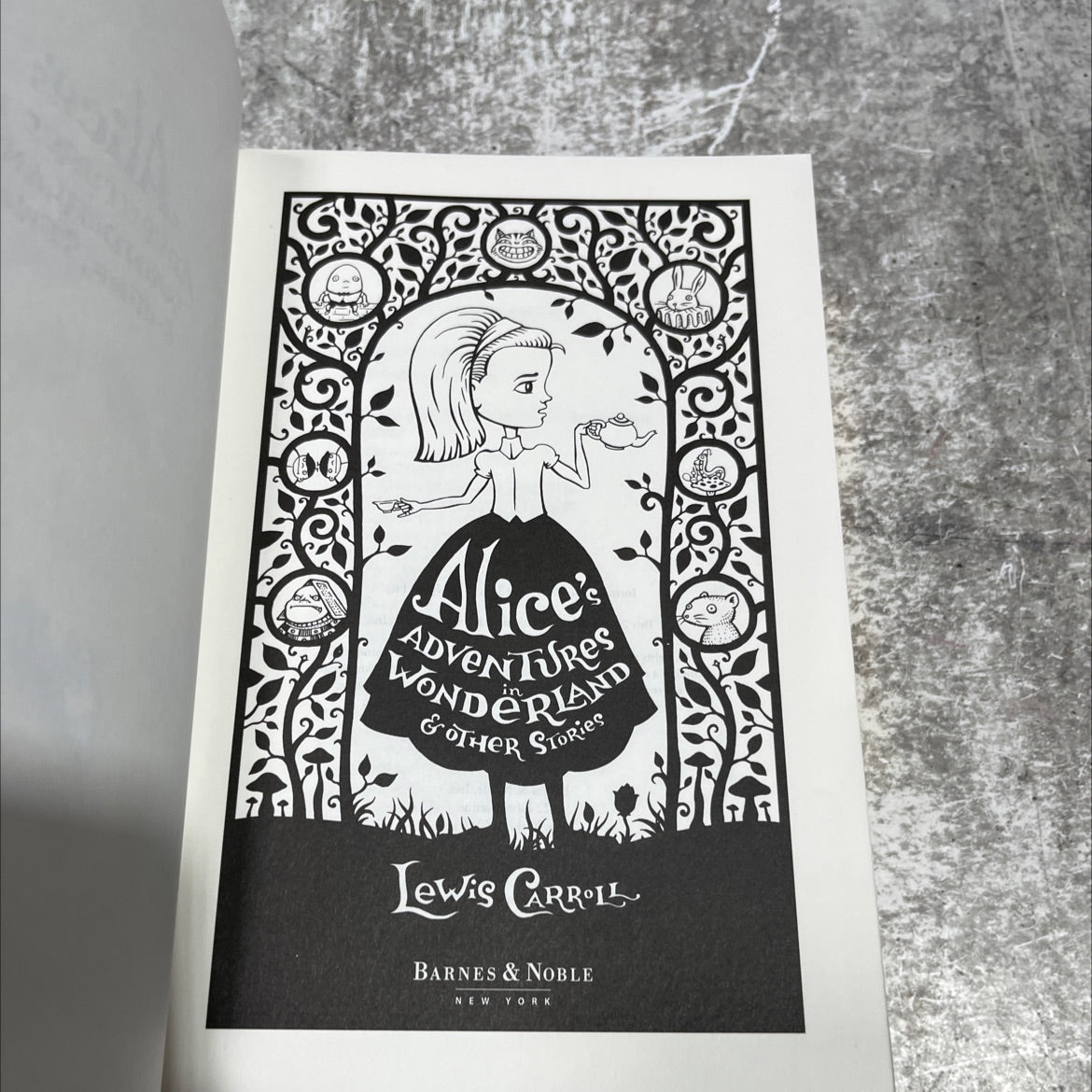 alice in adventures wonderland & other stories book, by lewis carroll, 2010 Leather image 2