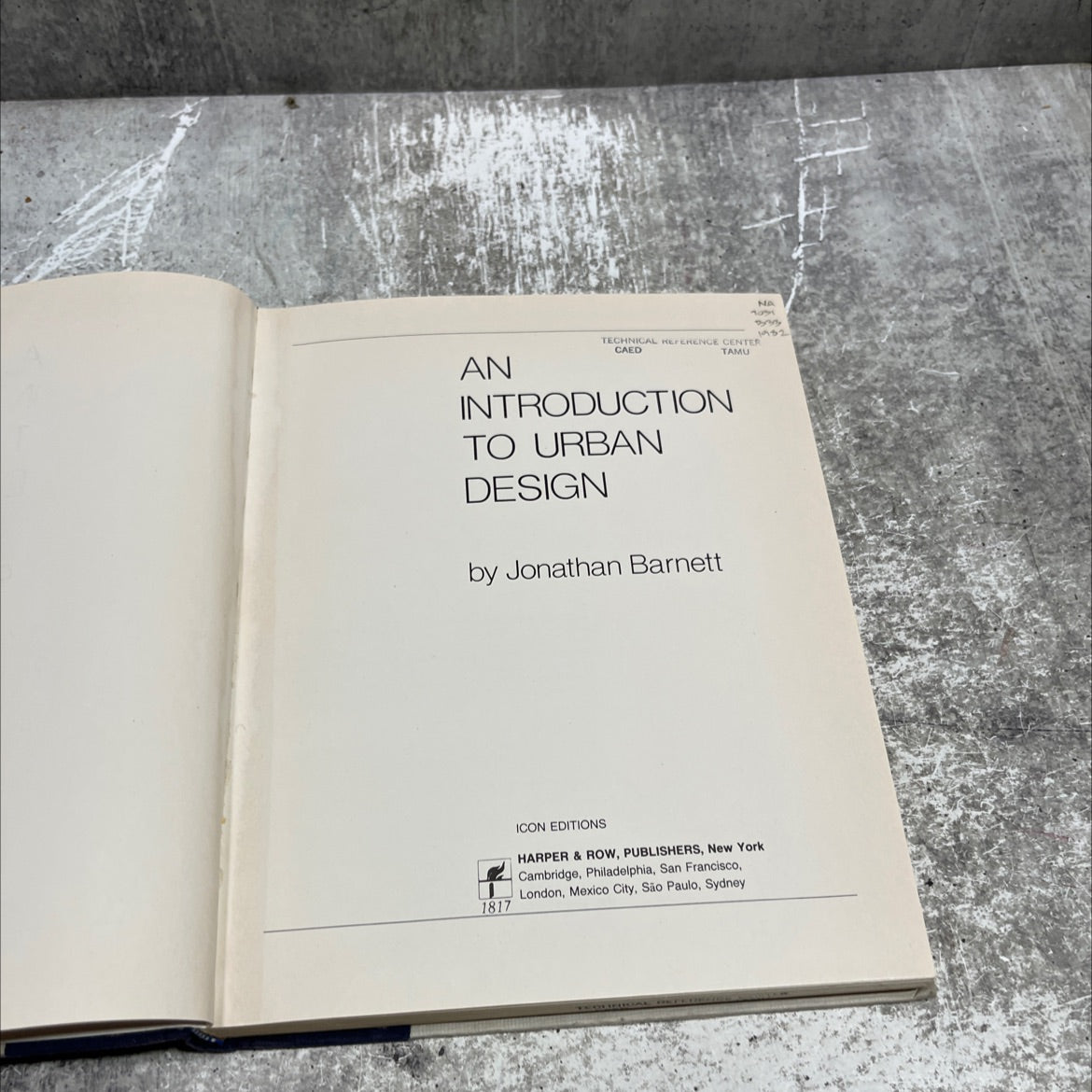 an introduction to urban design book, by Jonathan Barnett, 1982 Hardcover image 2