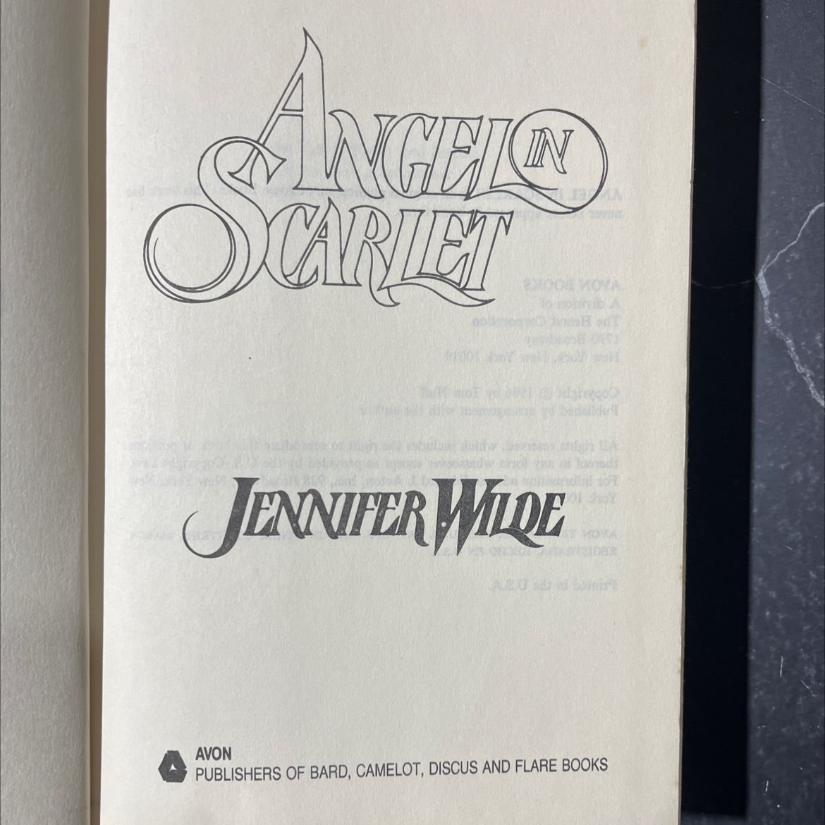 angel in scarlet book, by tom huff, 1986 Hardcover image 2