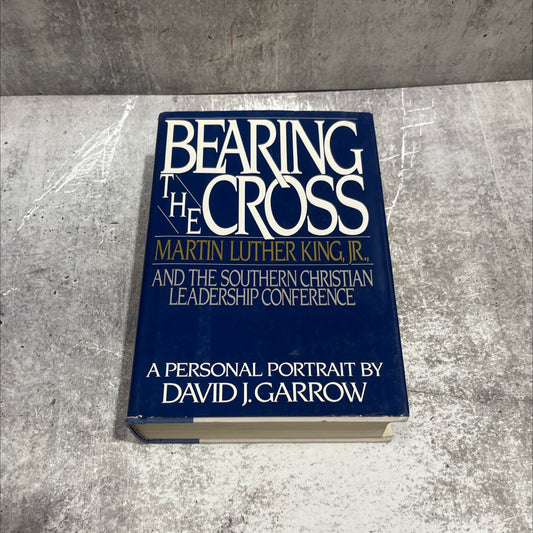 bearing the cross martin luther king, jr., and the southern christian leadership conference book, by david j. garrow, image 1