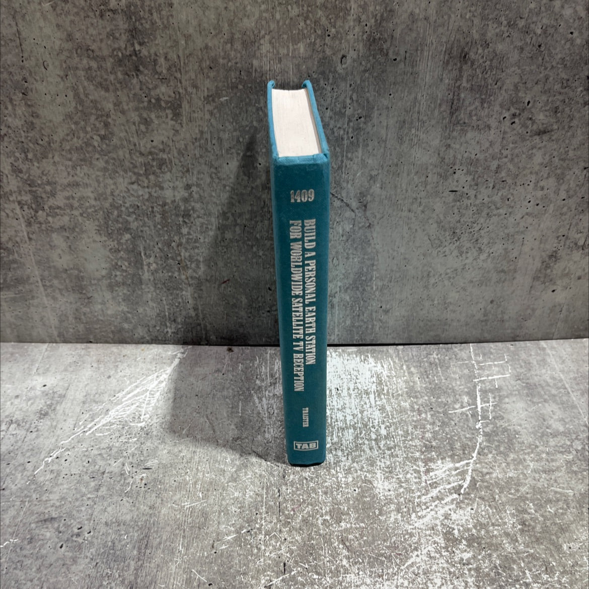 build a personal earth station for worldwide satellite tv reception book, by robert j. traister, 1982 Hardcover image 4