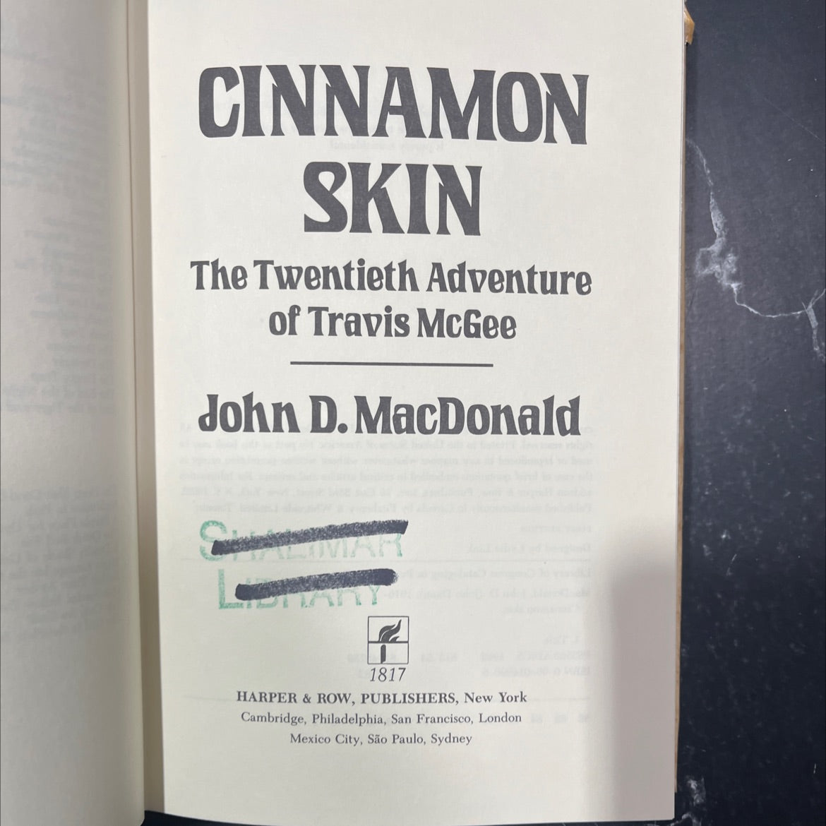 cinnamon skin book, by John D. MacDonald, 1982 Hardcover image 2