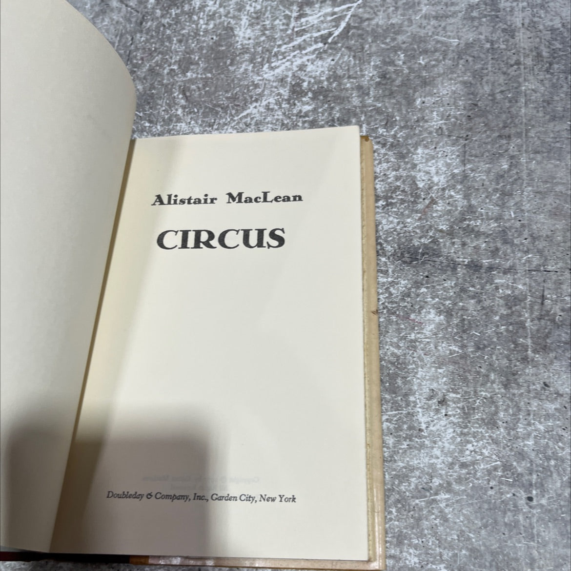 circus book, by alistair maclean, 1975 Hardcover image 2