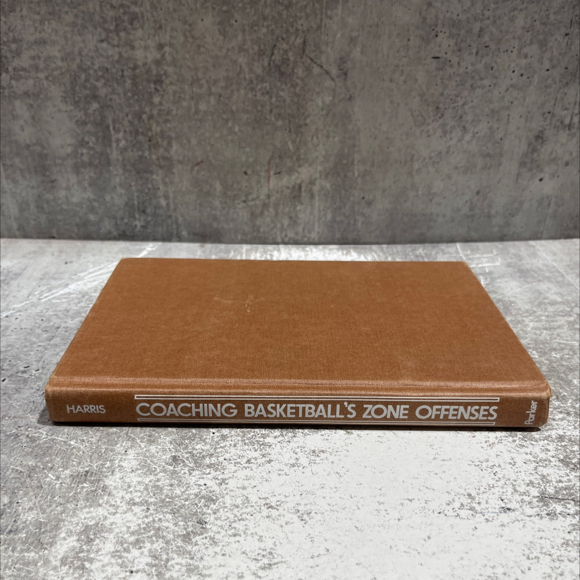 coaching basketball's zone offenses book, by Delmer W. Harris, 1976 Hardcover image 4