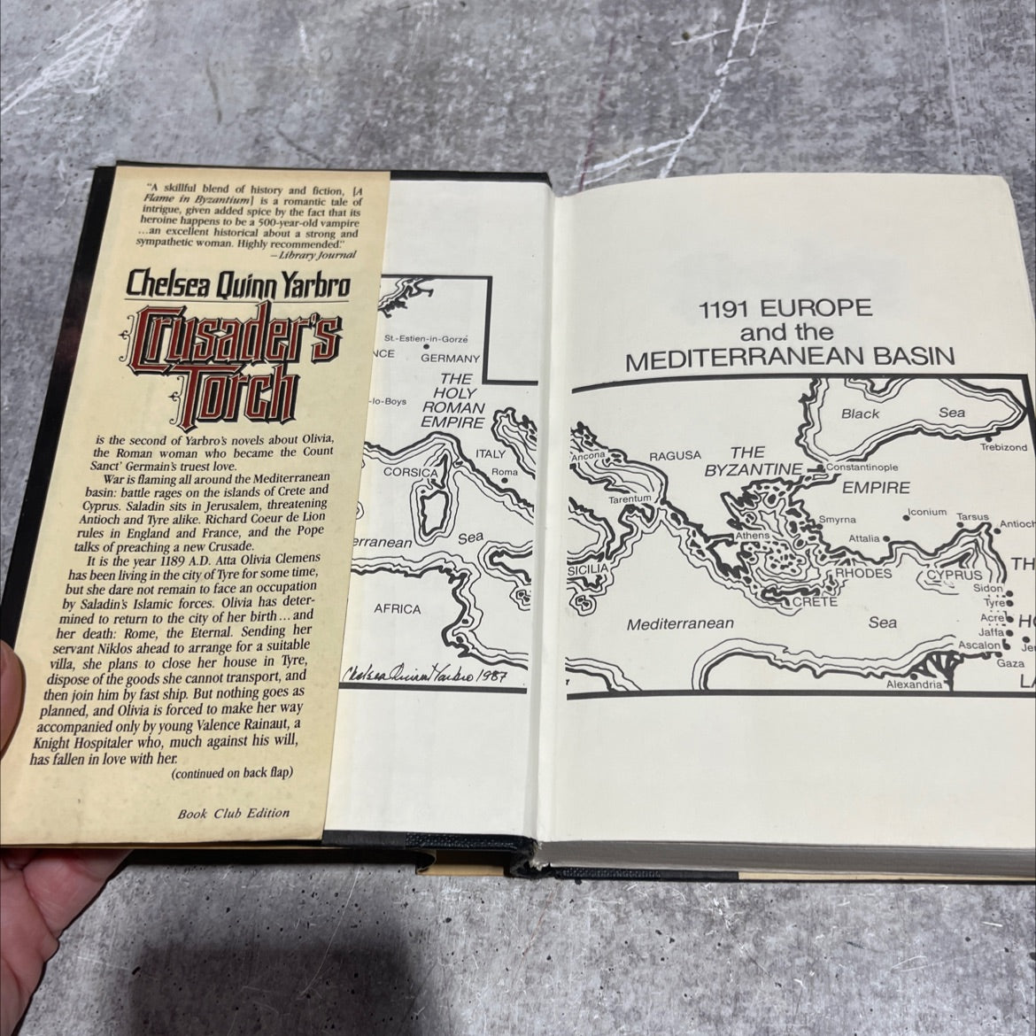 crusader's torch book, by Chelsea Quinn Yarbro, 1988 Hardcover image 4