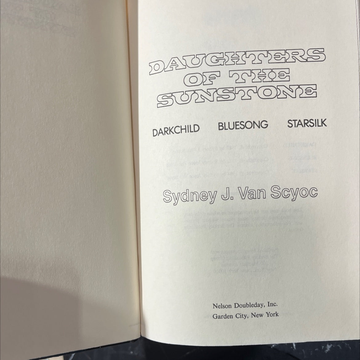 daughters of the sunstone darkchild bluesong starsilk book, by Sydney J. Van Scyoc, 1984 Hardcover image 2