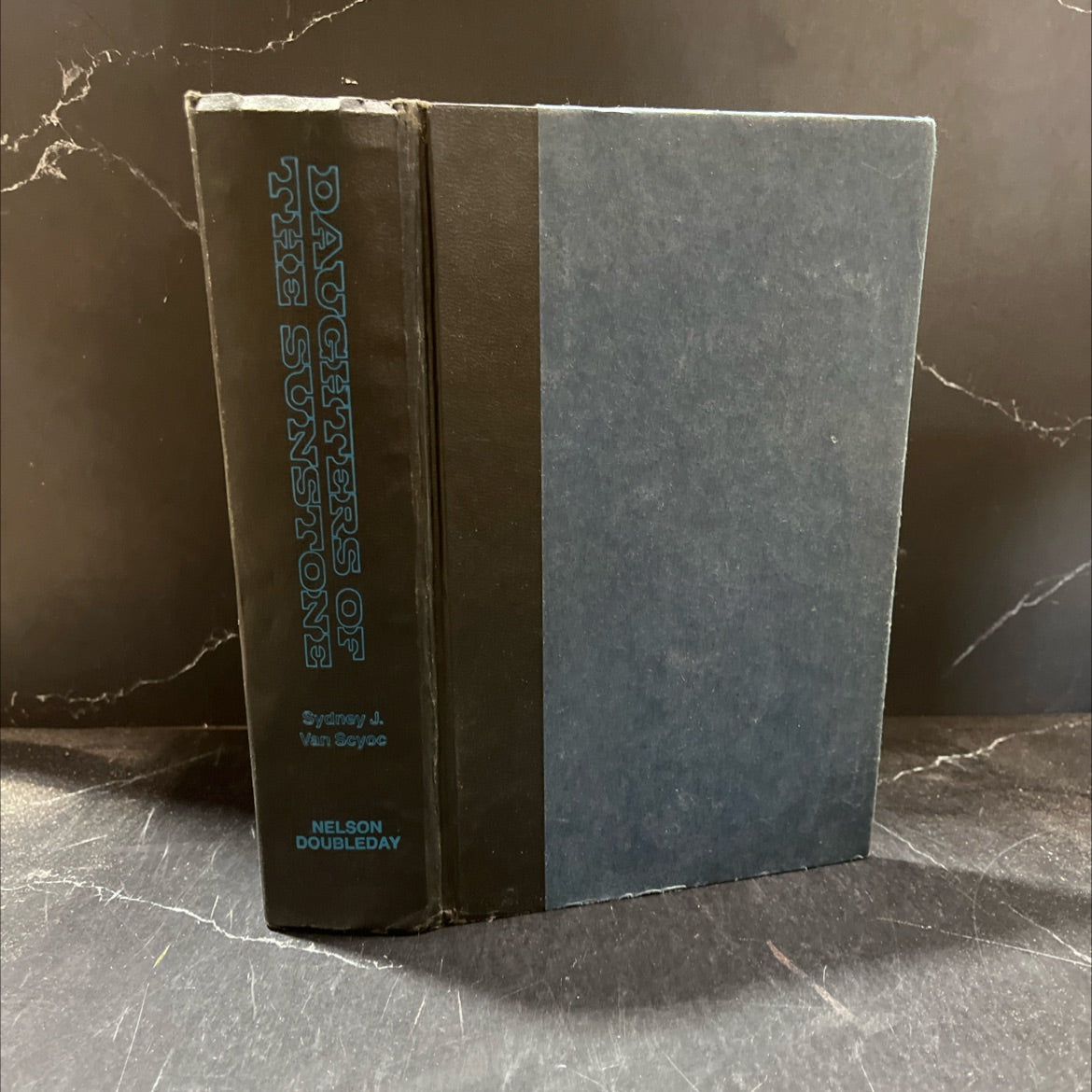 daughters of the sunstone darkchild bluesong starsilk book, by Sydney J. Van Scyoc, 1984 Hardcover image 1