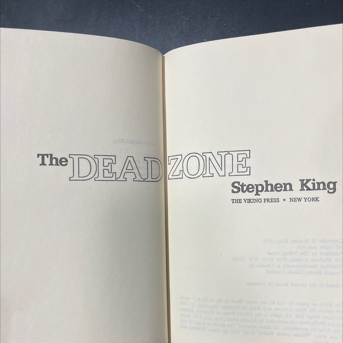 deadzone book, by Stephen King, 2001 Hardcover image 2