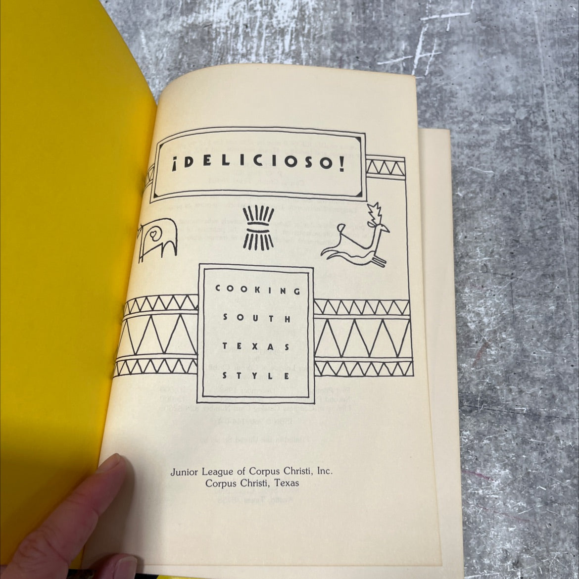 delicioso! book, by Junior League of Corpus Christi, Inc., 1983 Hardcover image 2