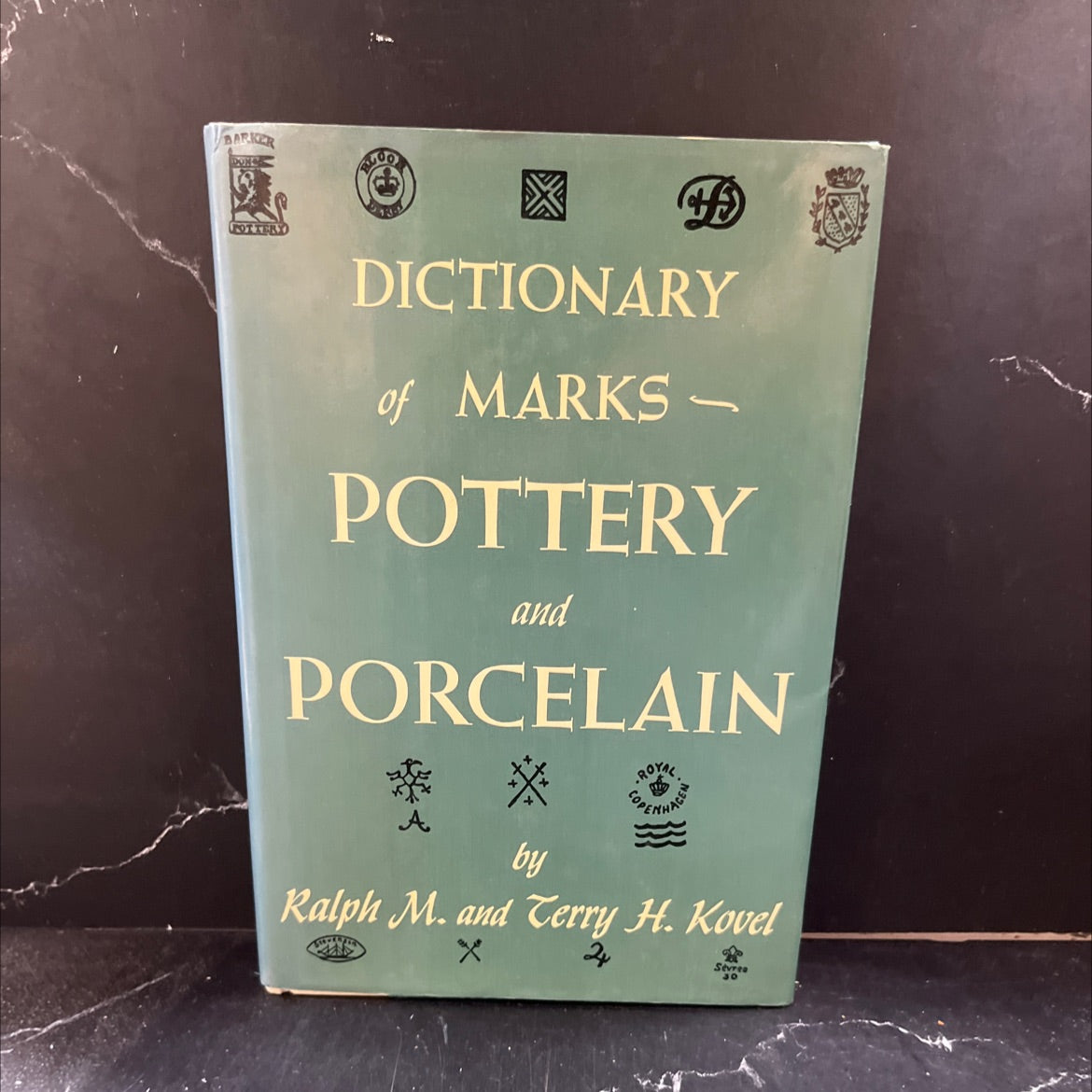dictionary of marks pottery and porcelain book, by Ralph M. and Terry H. Kovel, 1953 Hardcover image 1