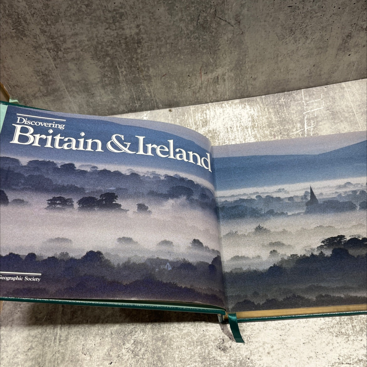 discovering britain & ireland book, by Jonathan B. Tourtellot, 1985 Hardcover image 2