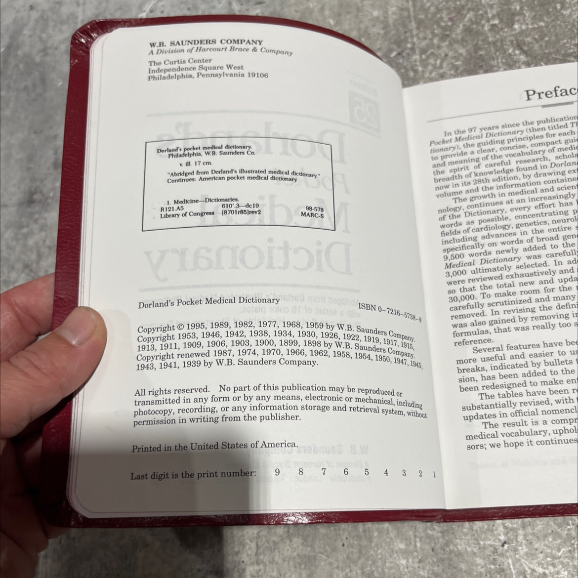 dorland's pocket medical dictionary book, by W.B. Saunders Company, 1995 Leather image 3