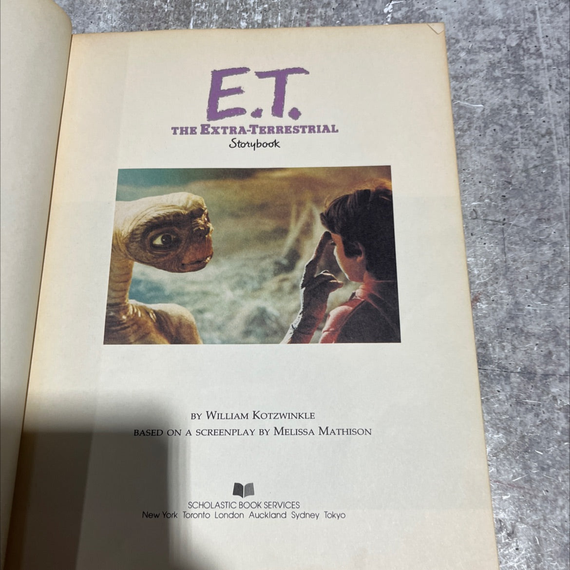 e.t. the extra-terrestrial storybook book, by william kotzwinkle, 1982 Paperback image 2