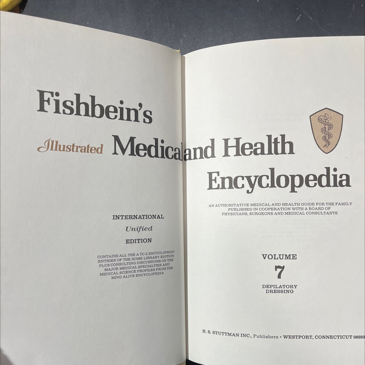 fishbein's illustrated medical and health international unified edition book, by unknown, 1981 Hardcover image 2