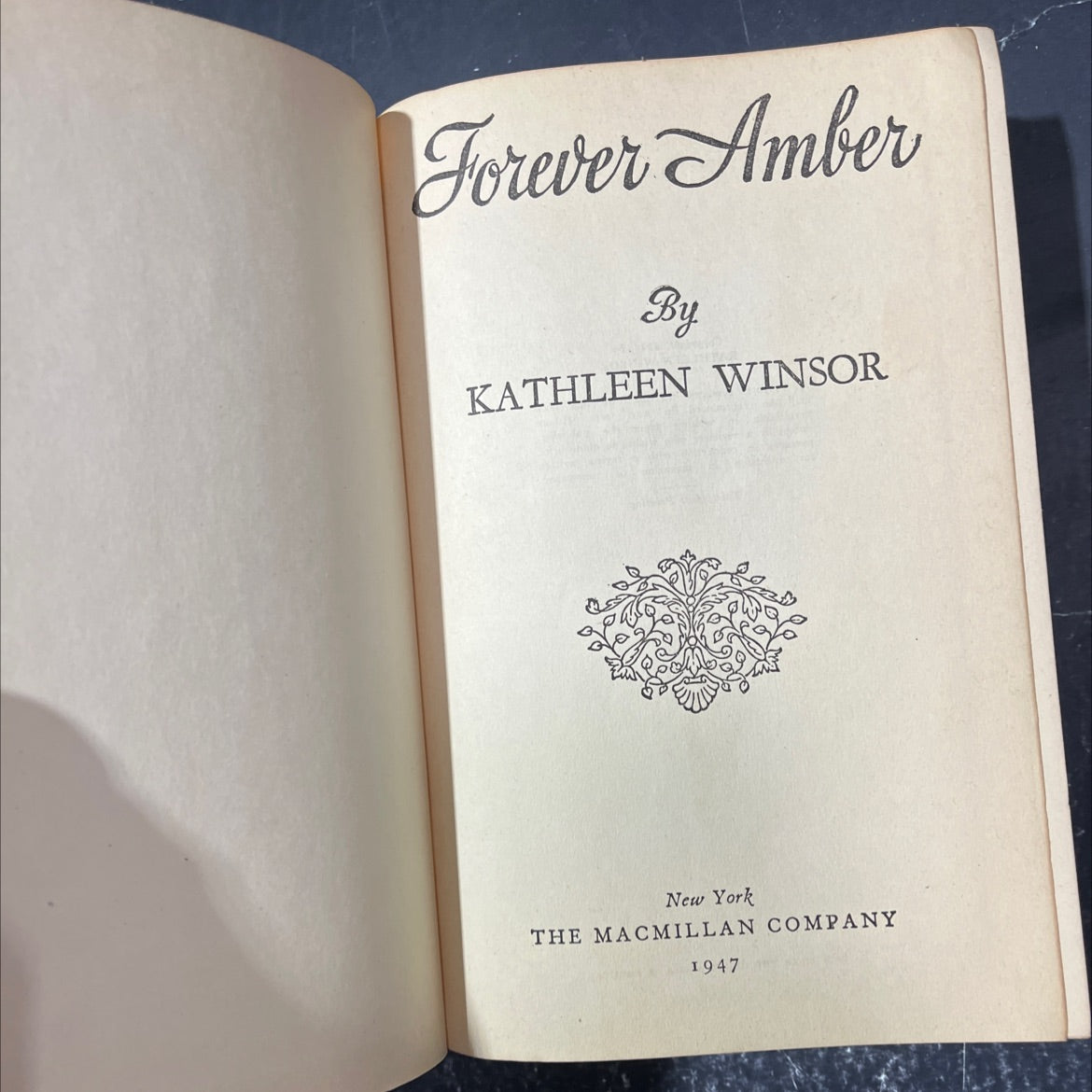 forever amber book, by kathleen winsor, 1947 Hardcover image 2