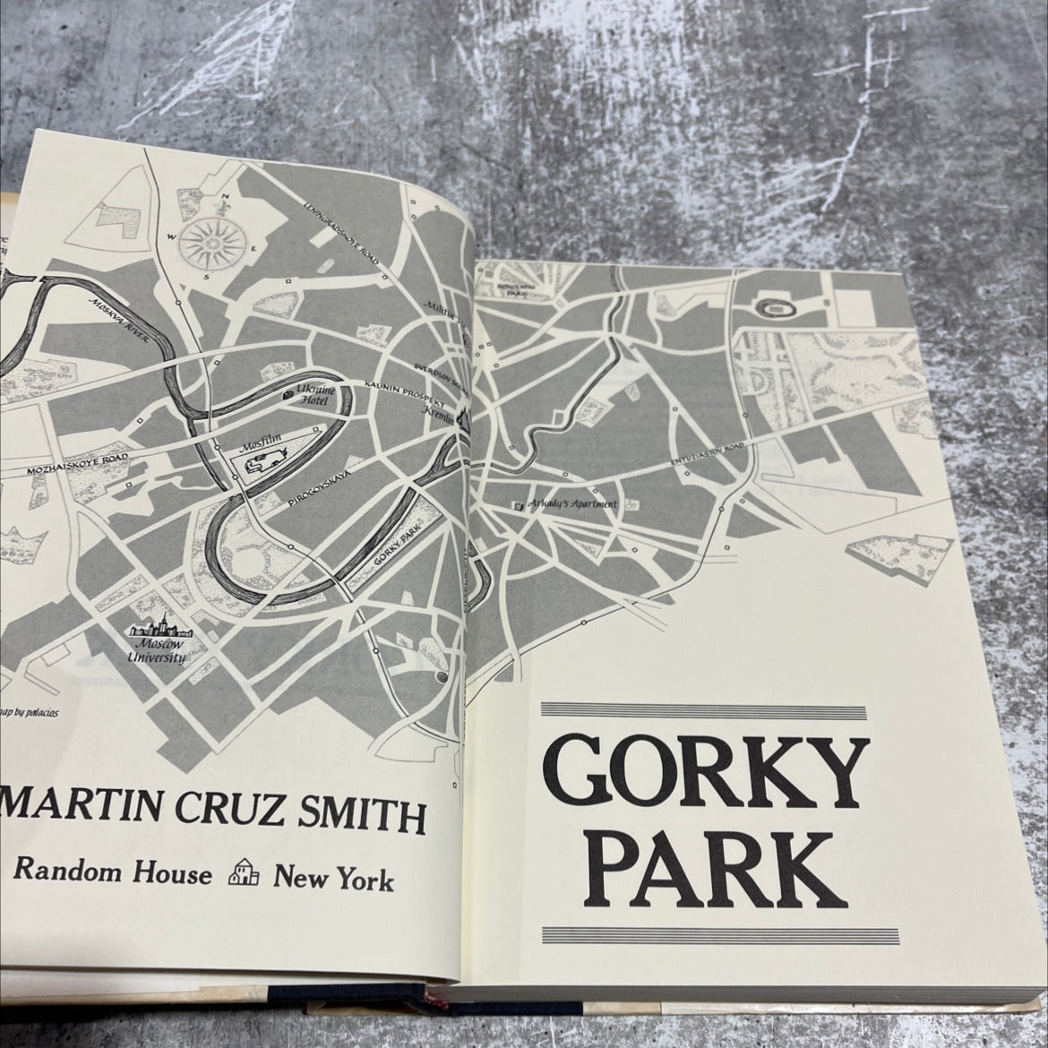 gorky park book, by Martin Cruz Smith, 1981 Hardcover image 2