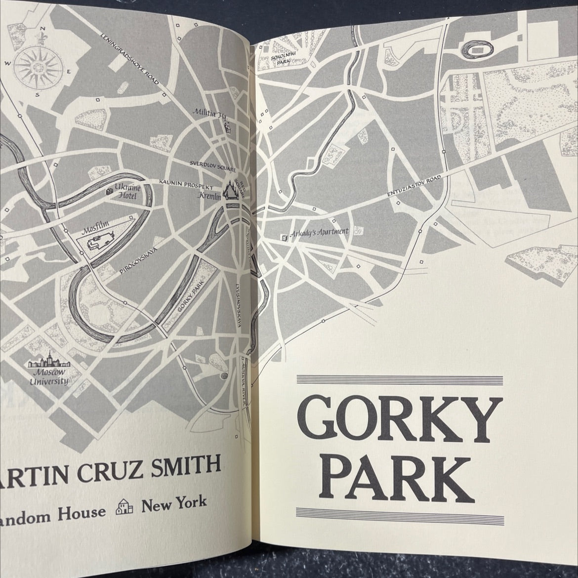 gorky park book, by Martin Cruz Smith, 1981 Hardcover image 2