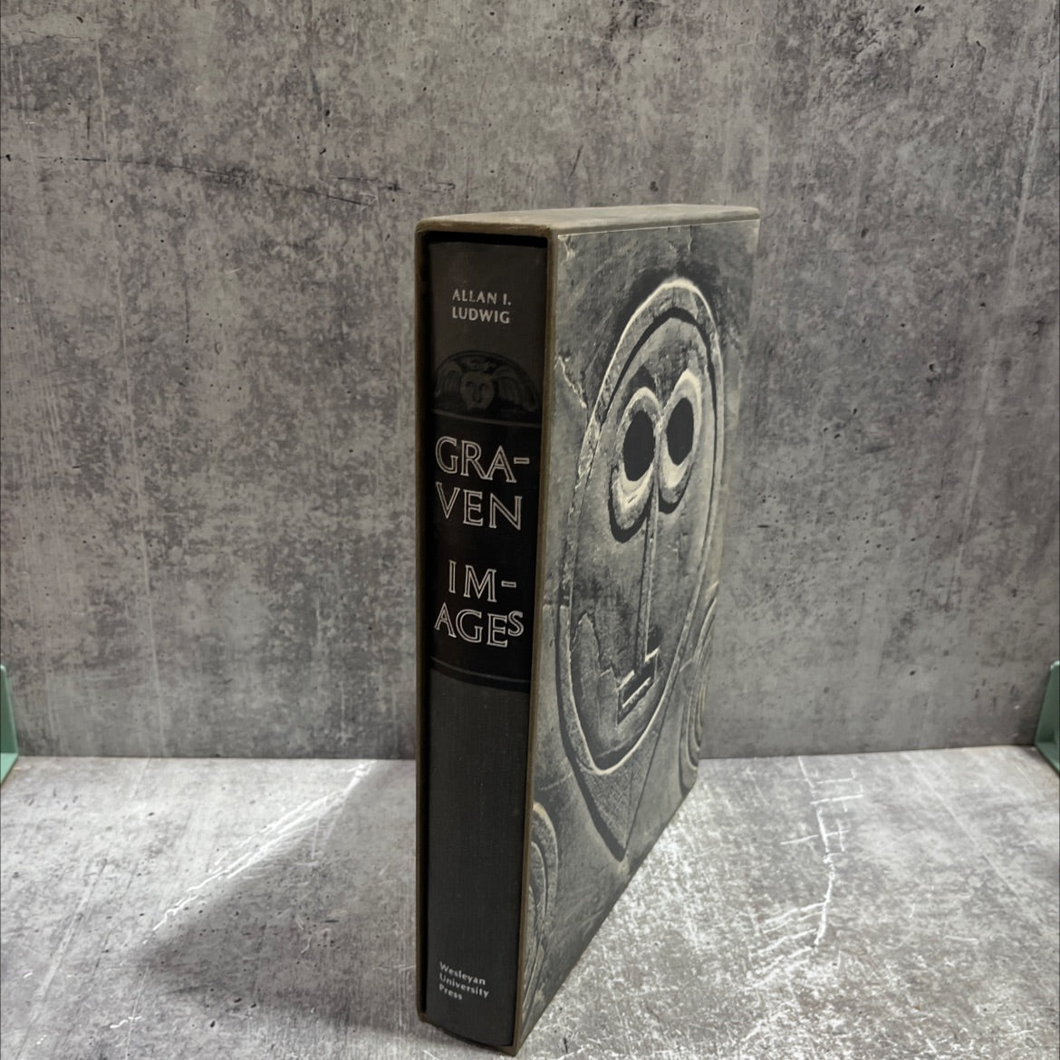 graven images new england stonecarving and its symbols, 1650-1815 book, by allan i. ludwig, 1966 Hardcover image 1