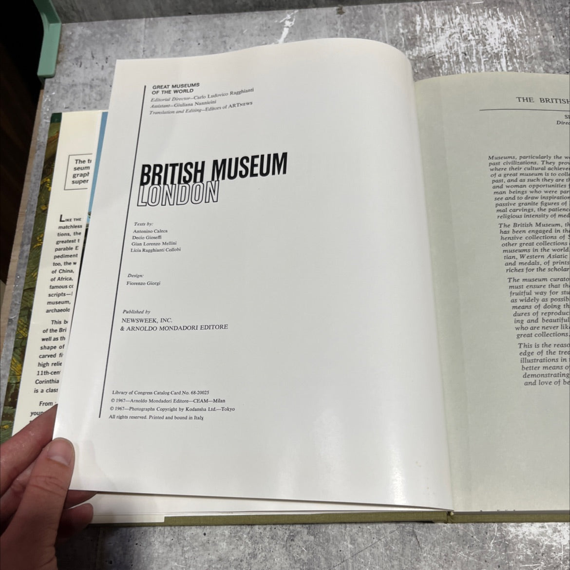 great museums of the world: the british museum book, by Antonino Caleca, Decio Gioseffi, Gian Lorenzo Mellini, Licia image 3