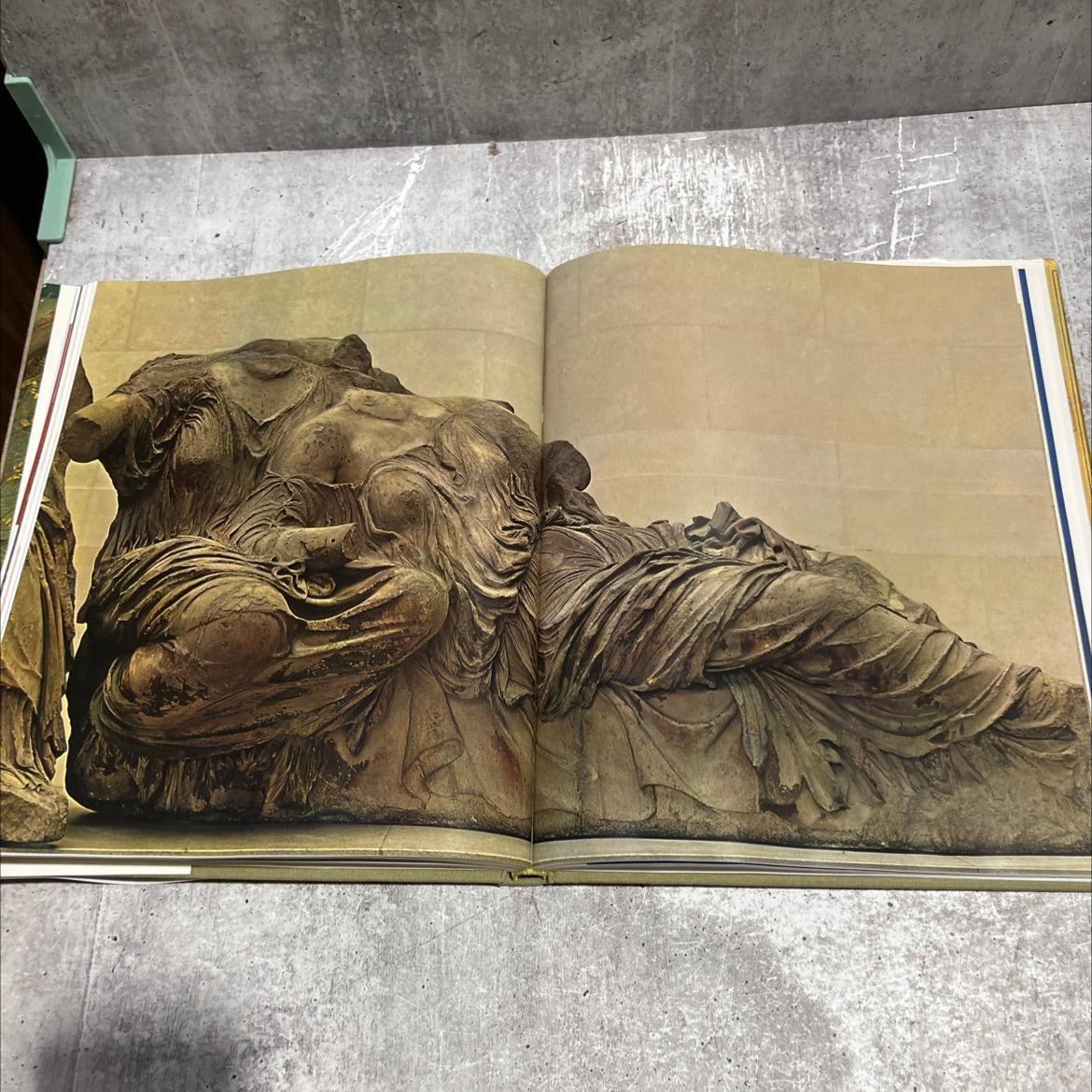 great museums of the world: the british museum book, by Antonino Caleca, Decio Gioseffi, Gian Lorenzo Mellini, Licia image 4