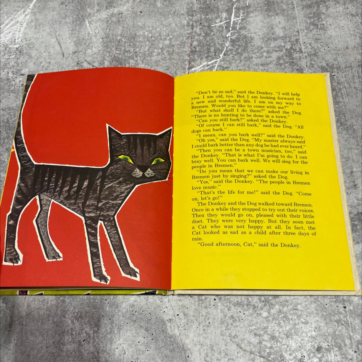 grimm the musicians of bremen book, by eve rouke, 1966 Hardcover image 4