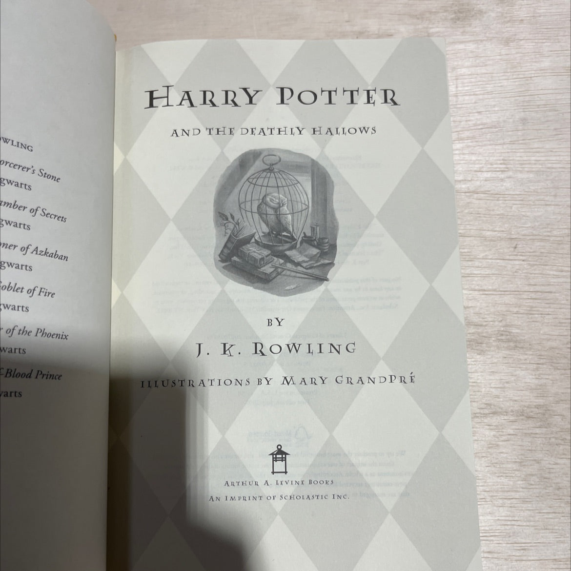 harry potter and the deathly hallows book, by j. k. rowling, 2007 Hardcover image 2
