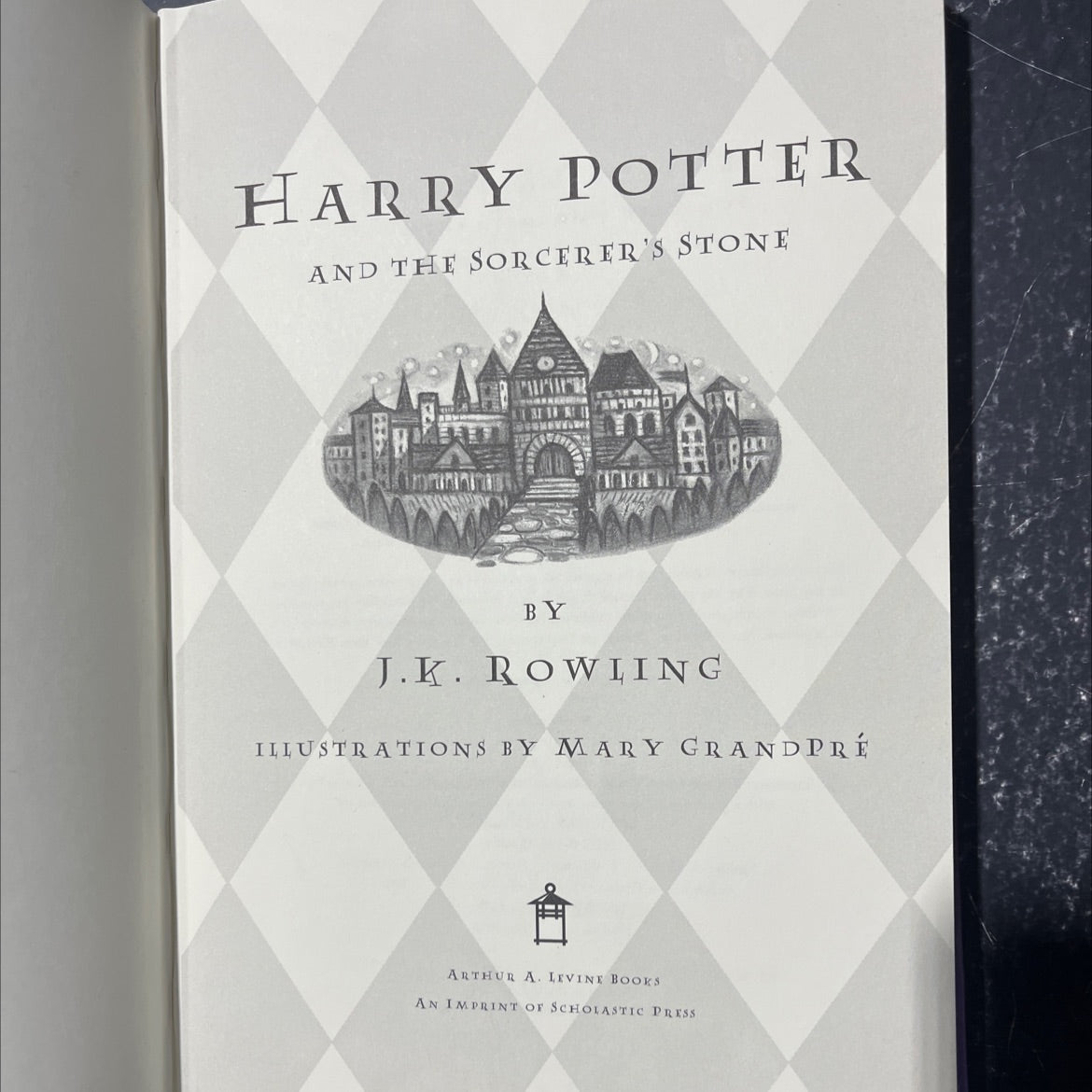 harry potter and the sorcerer's stone book, by J.K. Rowling, 1998 Hardcover image 2