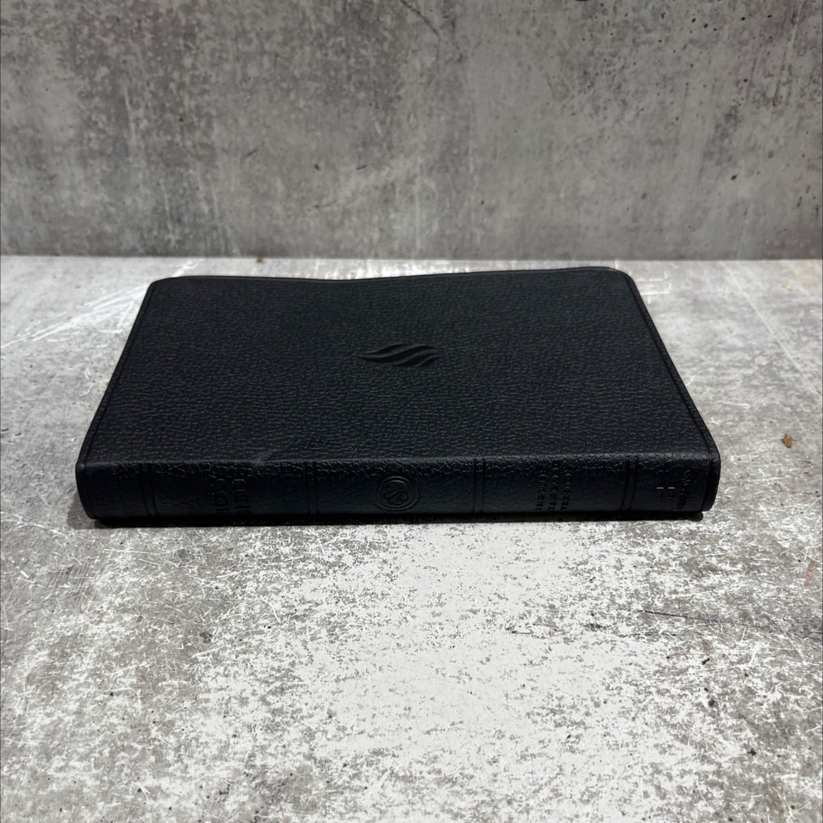 holy bible, english standard version book, by unknown, 2016 Leather image 4