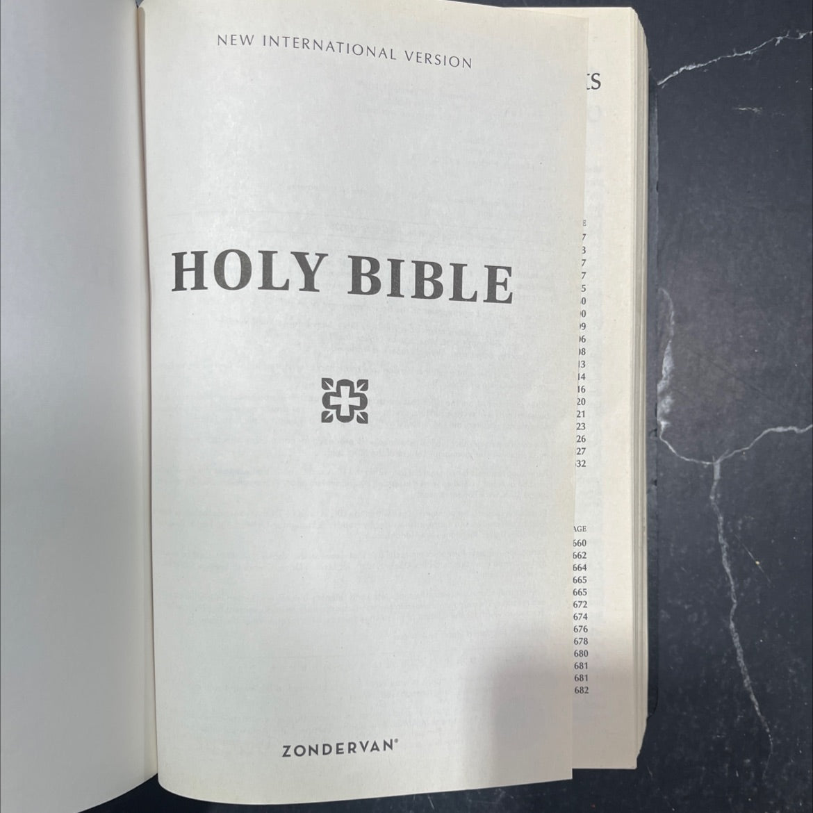 holy bible, new international version®, niv book, by unknown, 2011 Leather image 2