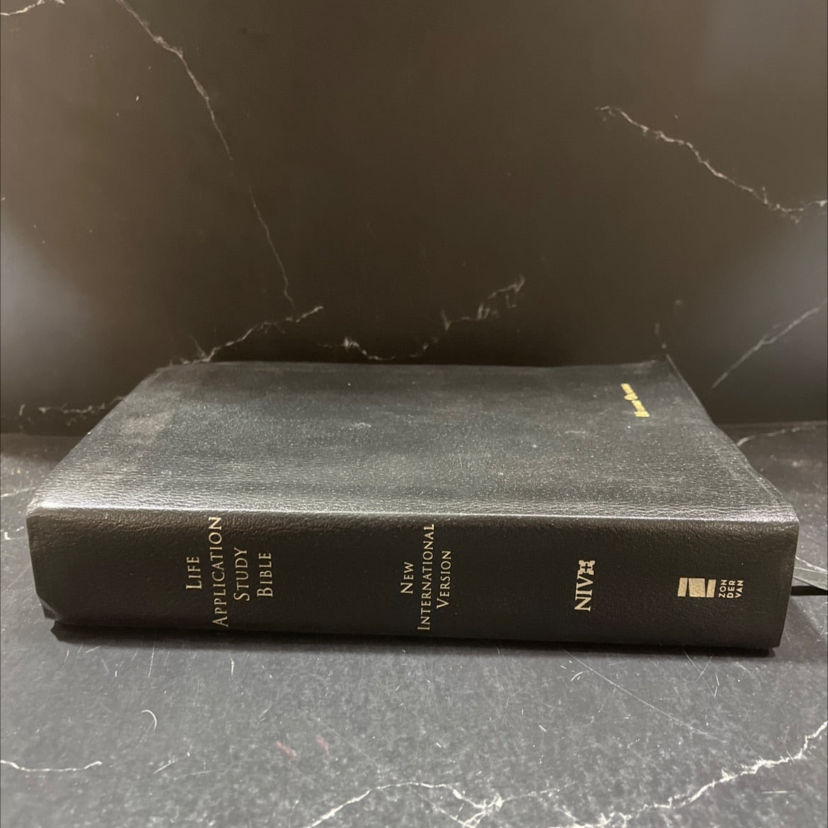 holy bible, new international version, life application study bible book, by unknown, 1997 Leather image 1
