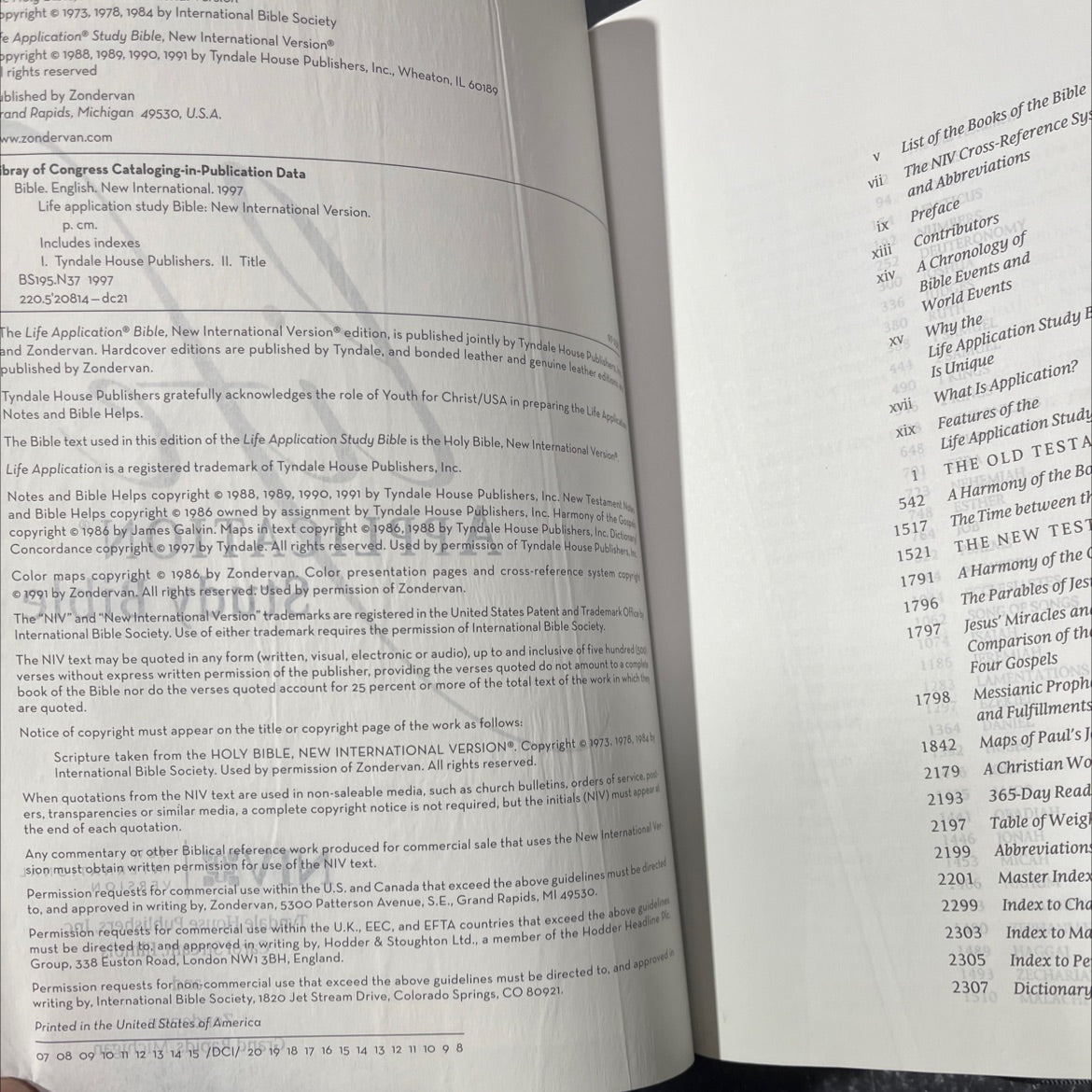 holy bible, new international version, life application study bible book, by unknown, 1997 Leather image 3