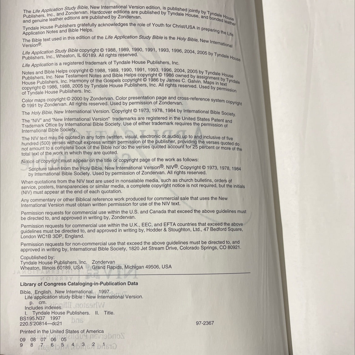 holy bible, new international version, life application study bible book, by Tyndale House Publishers, 2005 Leather image 3