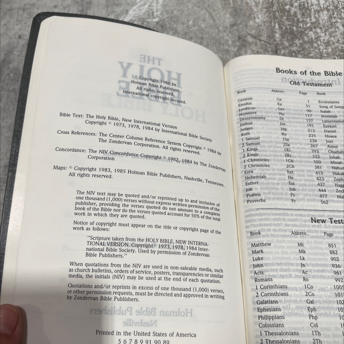 holy bible, new international version book, by unknown, 1986 Leather image 3