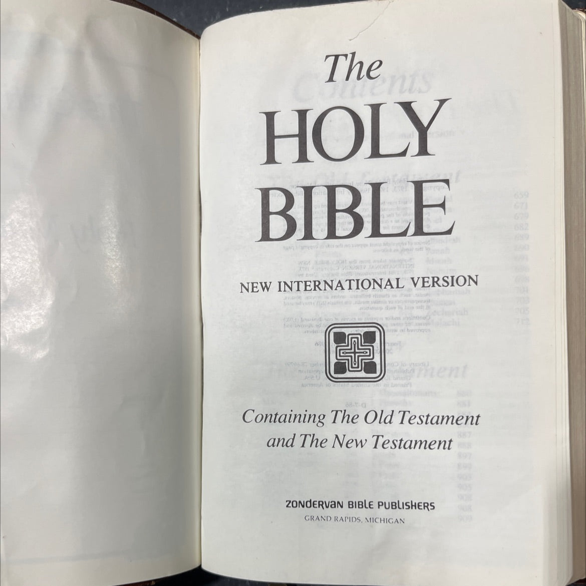 holy bible, new international version book, by unknown, 1986 Leather image 2