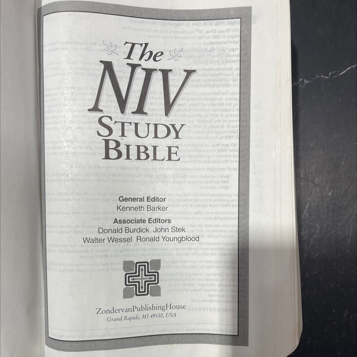 holy bible, new international version book, by unknown, 1995 Leather image 2
