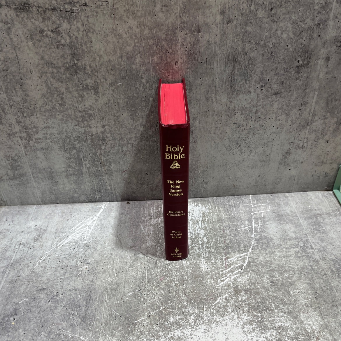 holy bible, new king james version book, by Thomas Nelson, 1982 Hardcover image 4