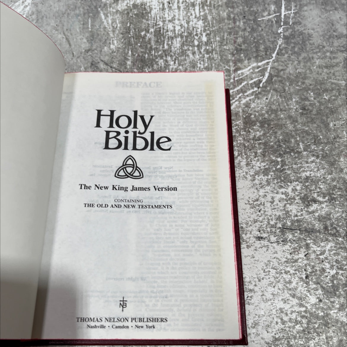 holy bible, new king james version book, by Thomas Nelson, 1982 Hardcover image 2