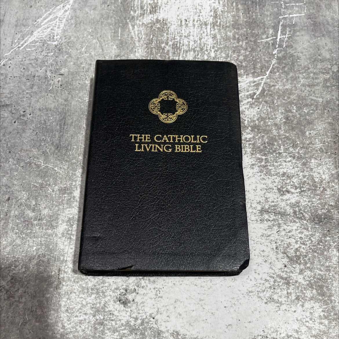 holy bible, the catholic living bible book, by unknown, 1976 Leather image 1
