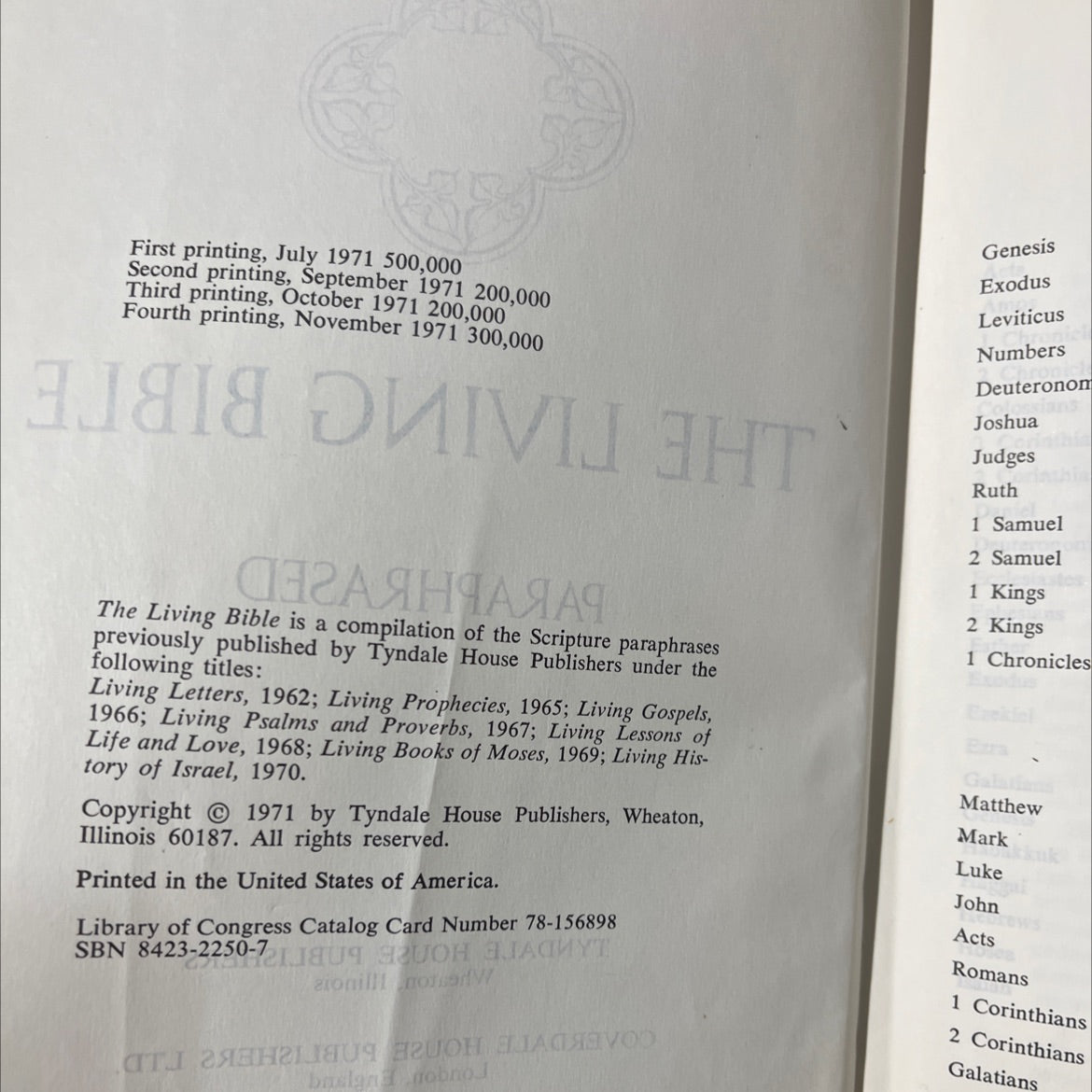 holy bible: the living bible book, by unknown, 1971 Leather image 3