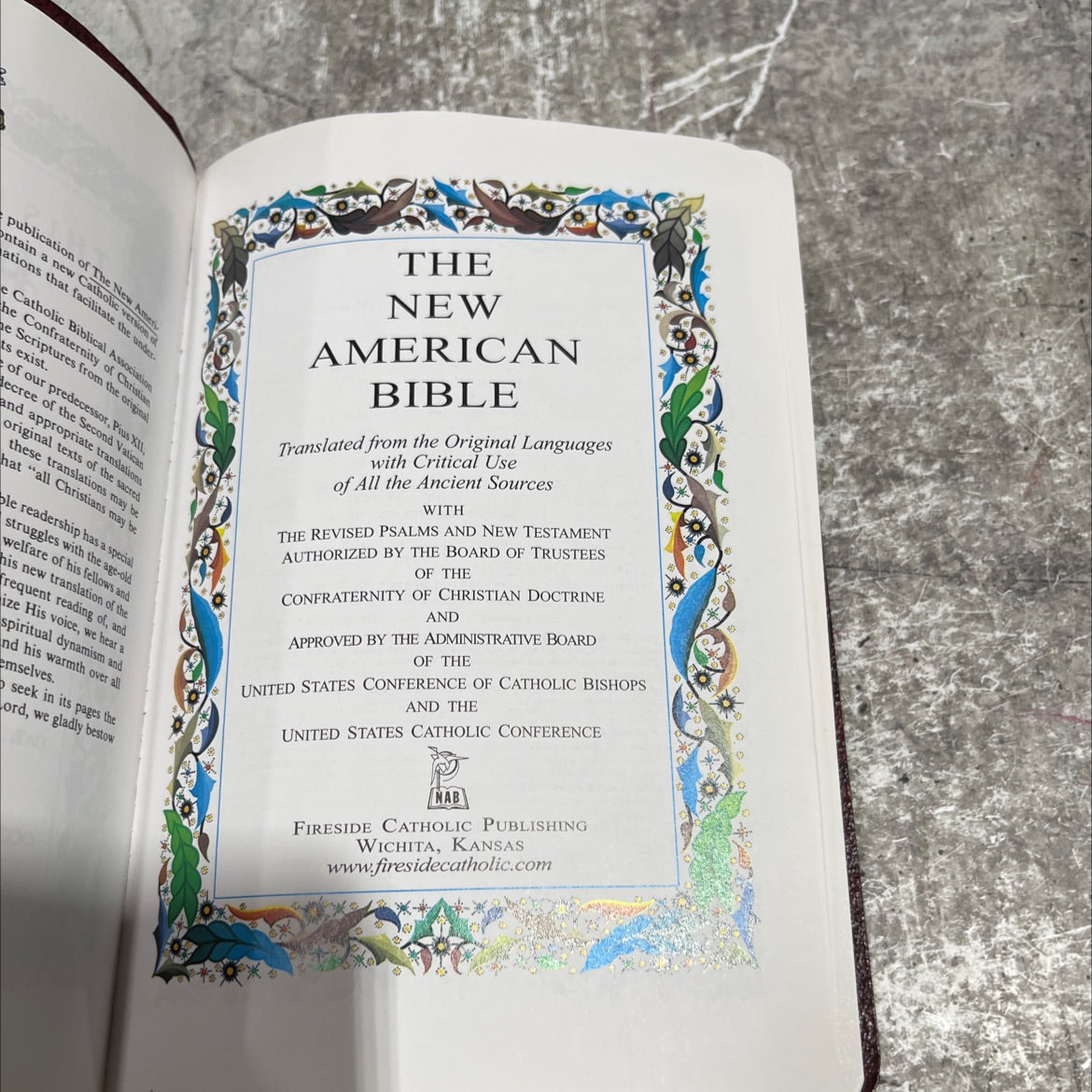 holy bible: the new american bible book, by unknown, 2010 Leather image 2