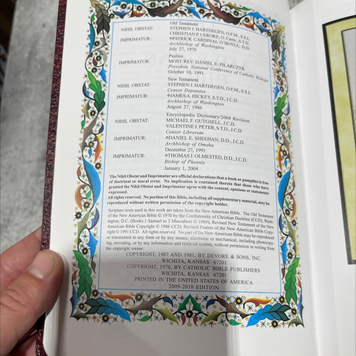 holy bible: the new american bible book, by unknown, 2010 Leather image 3
